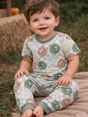 Rose Nicole Boutique Smiley Bamboo Set